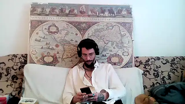Snapshot of casualtimepassenger chatting on 03.05.25 casualtimepassenger online show from 03.05.25