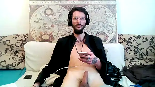 Snapshot of casualtimepassenger chatting on 03.18.25 casualtimepassenger online show from 03.18.25