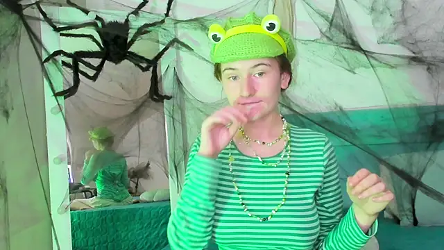 L1ittle kitty  online show from 10.26.25