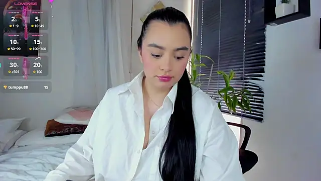 Snapshot of Cristal_Cutte chatting on 12.04.24 Cristal Cutte online show from 12.04.24