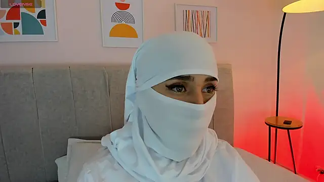 Snapshot of rawiya chatting on 10.10.25 rawiya online show from 10.10.25