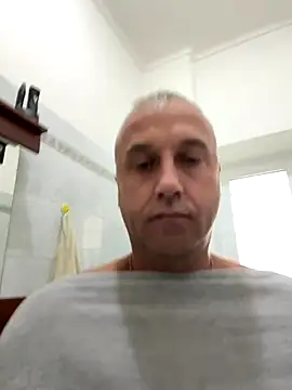 Snapshot of Lecatore80 chatting on 10.05.25 Lecatore80 online show from 10.05.25