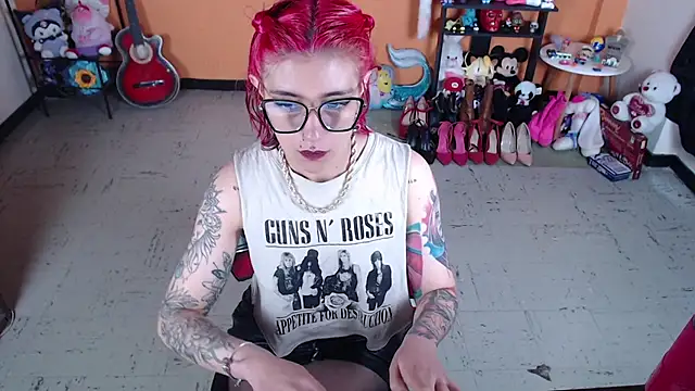 MissMiia2 online show from 01.30.25