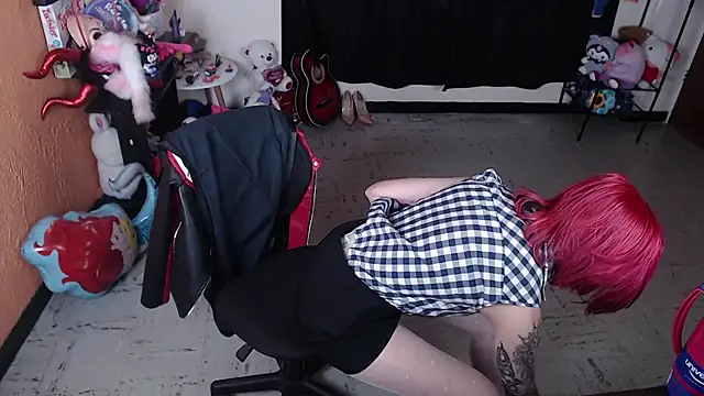 MissMiia2 online show from 02.13.25