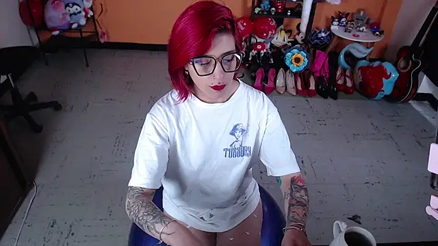 MissMiia2 online show from 03.20.25