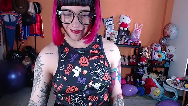 MissMiia2 online show from 10.20.25