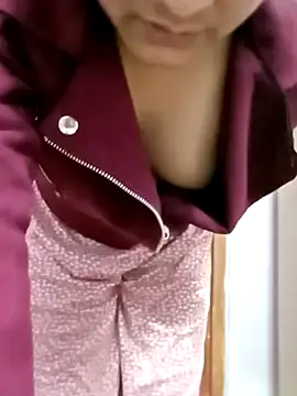 Snapshot of Indianhyna chatting on 12.20.24 Indianhyna online show from 12.20.24