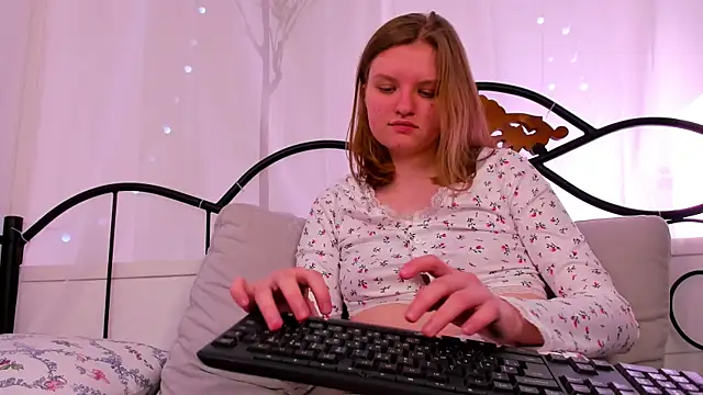 LilianSwall online show from 03.16.25