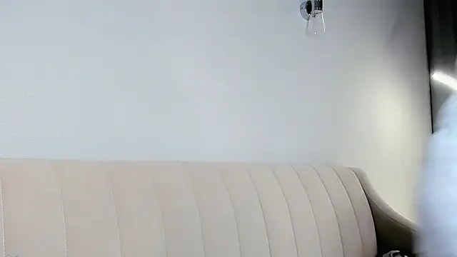 LilianSwall online show from 10.17.25