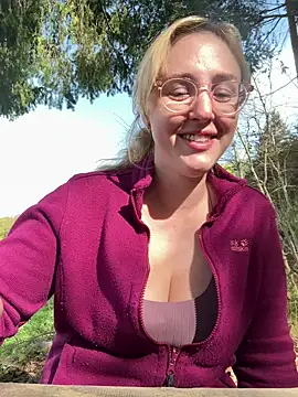 Snapshot of SherryOutdoor1 chatting on 04.17.26 SherryOutdoor1 online show from 04.17.26