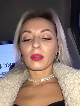 Diamond Bunny  online show from 12.13.24