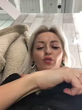 Diamond Bunny  online show from 12.16.24