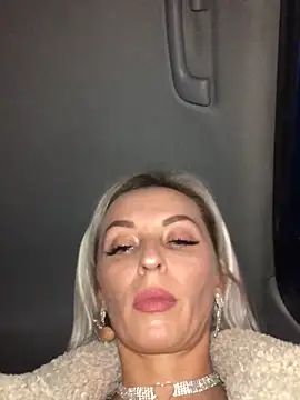 Diamond Bunny  online show from 12.19.24