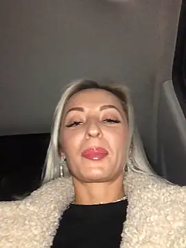 Diamond Bunny  online show from 12.23.24