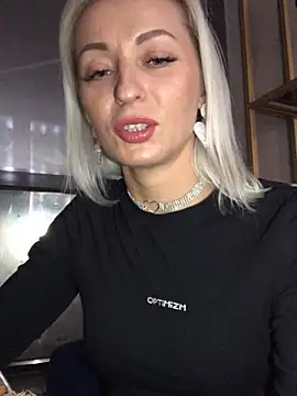 Diamond Bunny  online show from 12.23.24