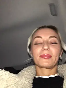 Diamond Bunny  online show from 01.14.25