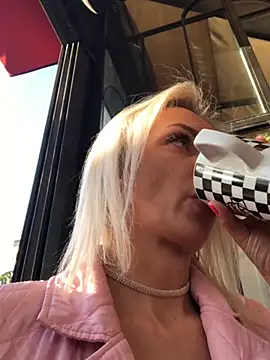 Diamond Bunny  online show from 01.27.25