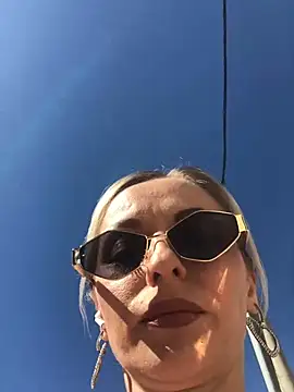 Diamond Bunny  online show from 03.07.25