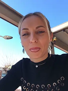 Diamond Bunny  online show from 03.12.25