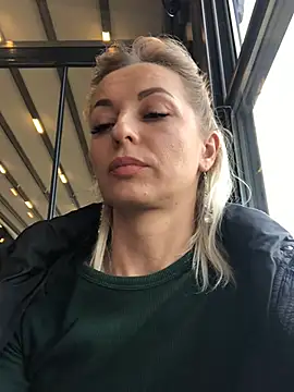 Diamond Bunny  online show from 03.19.25