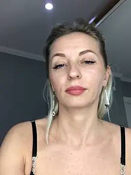 Diamond Bunny  online show from 03.19.25