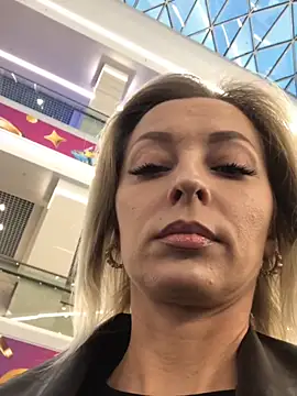 Diamond Bunny  online show from 09.28.25