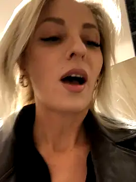 Diamond Bunny  online show from 10.05.25