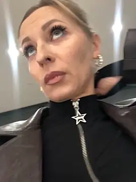 Diamond Bunny  online show from 10.23.25