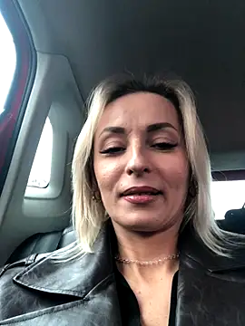 Diamond Bunny  online show from 11.09.25