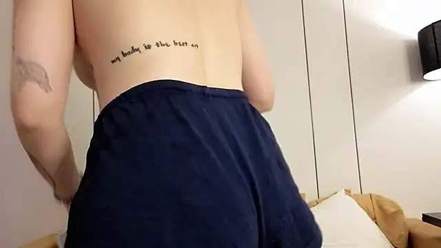 Snapshot of Jennatyan chatting on 06.18.26 Jennatyan online show from 06.18.26