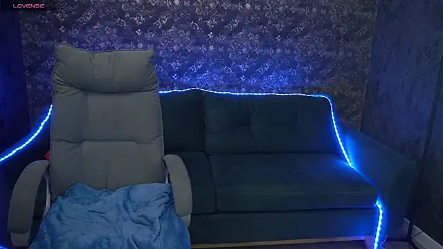 Snapshot of ElysLunar chatting on 12.04.24 ElysLunar online show from 12.04.24