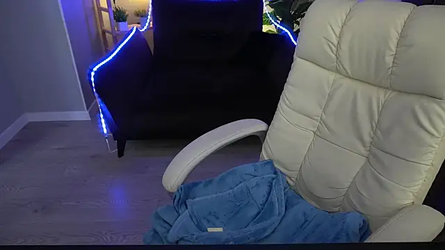 Snapshot of ElysLunar chatting on 02.01.25 ElysLunar online show from 02.01.25