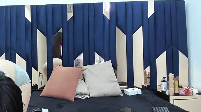 Criistaal  online show from 01.27.25