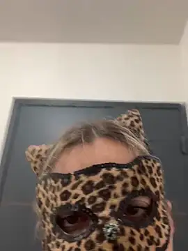 Snapshot of Lyannabuena69 chatting on 02.08.25 Lyannabuena69 online show from 02.08.25