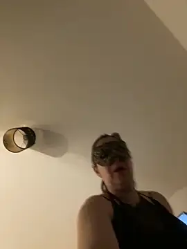 Snapshot of Lyannabuena69 chatting on 02.28.26 Lyannabuena69 online show from 02.28.26