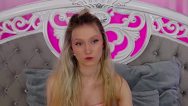 MiaNixan online show from 11.30.25