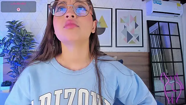 Snapshot of MiaKay1 chatting on 02.10.26 MiaKay1 online show from 02.10.26