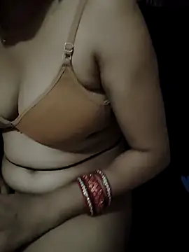 Snapshot of kaveerpooja947 chatting on 05.02.26 kaveerpooja947 online show from 05.02.26