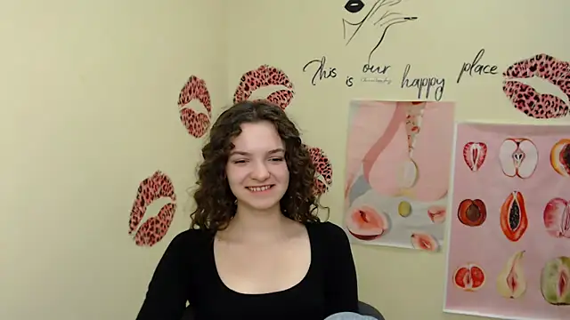 Snapshot of _SusieSu_ chatting on 12.19.24 SusieSu online show from 12.19.24