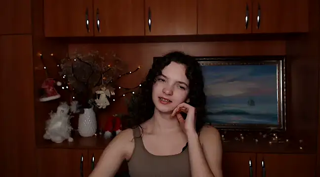 Snapshot of _SusieSu_ chatting on 12.20.24 SusieSu online show from 12.20.24