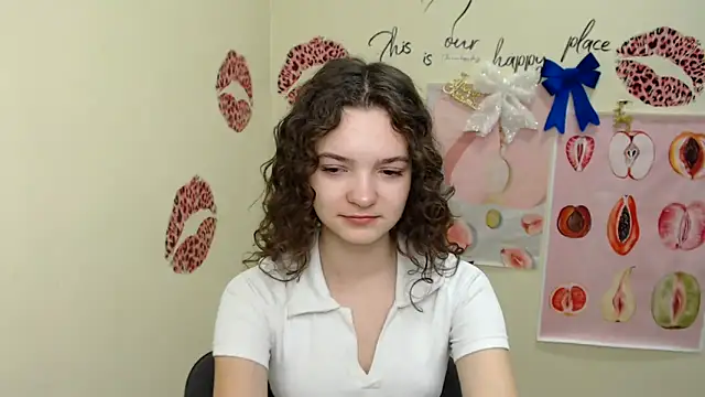 Snapshot of _SusieSu_ chatting on 12.23.24 SusieSu online show from 12.23.24