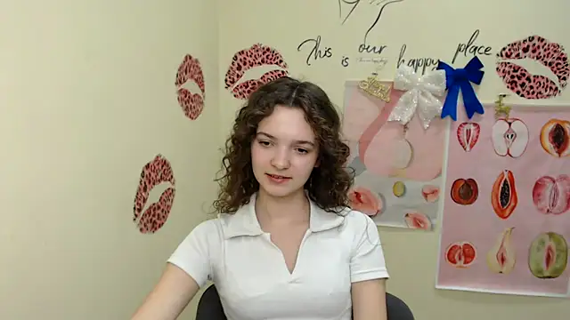 Snapshot of _SusieSu_ chatting on 12.23.24 SusieSu online show from 12.23.24