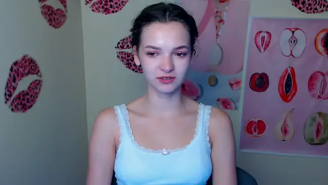 Snapshot of _SusieSu_ chatting on 10.02.25 SusieSu online show from 10.02.25