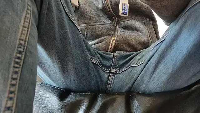 Snapshot of bas2ana chatting on 10.21.25 bas2ana online show from 10.21.25