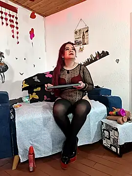 keila j online show from 04.10.26