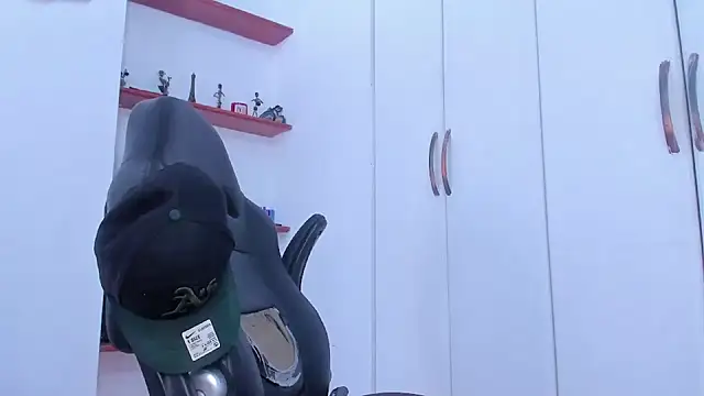 Jonryder  online show from 12.18.25