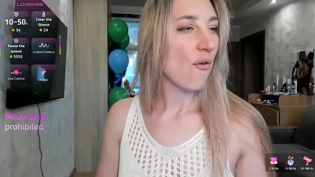 Snapshot of lady_Nati chatting on 04.19.26 lady Nati online show from 04.19.26