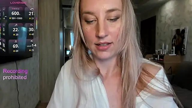 Snapshot of lady_Nati chatting on 04.23.26 lady Nati online show from 04.23.26
