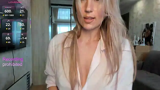Snapshot of lady_Nati chatting on 04.25.26 lady Nati online show from 04.25.26