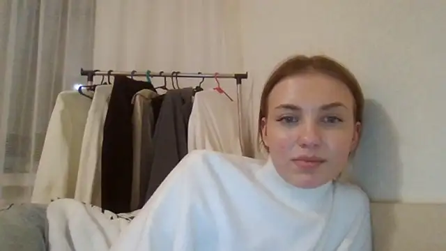 Snapshot of Sweety_Nika chatting on 01.04.25 Sweety Nika online show from 01.04.25